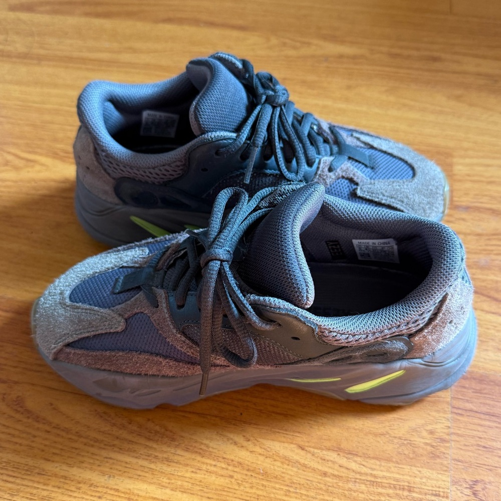 Yeezy 700 mauve shoes